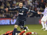 FB体育APP-关键战突围！湖人逆转掘金，小贾伦连续得分拉开差距定胜局