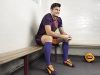 FB体育-黄潜风暴，伊萨克三度刺穿银河，比利亚雷亚尔如何完成对皇马的战术压制