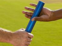 FB体育娱乐-绿茵场与篮球馆的平行叙事，当德甲争冠战遇见灰熊斩落尼克斯