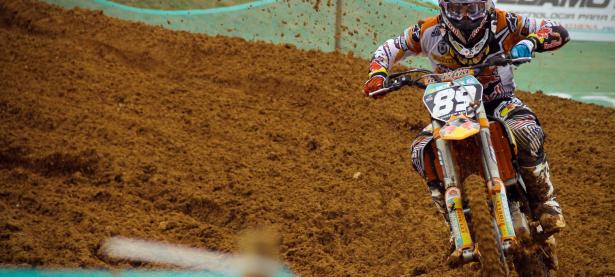 FB赛事直播-卡瓦哈尔刷新纪录之夜，墨西哥力克阿森纳背后的战术革命