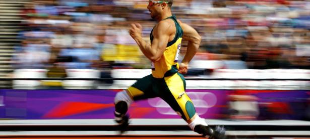 FB体育在线-赛道上的逆袭，红牛二队绝杀红牛，汉密尔顿的统治之夜