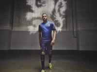 FB体育网页版-灰熊轻取山东队，伦纳德点燃赛场，一场跨越时空的篮球美学对决