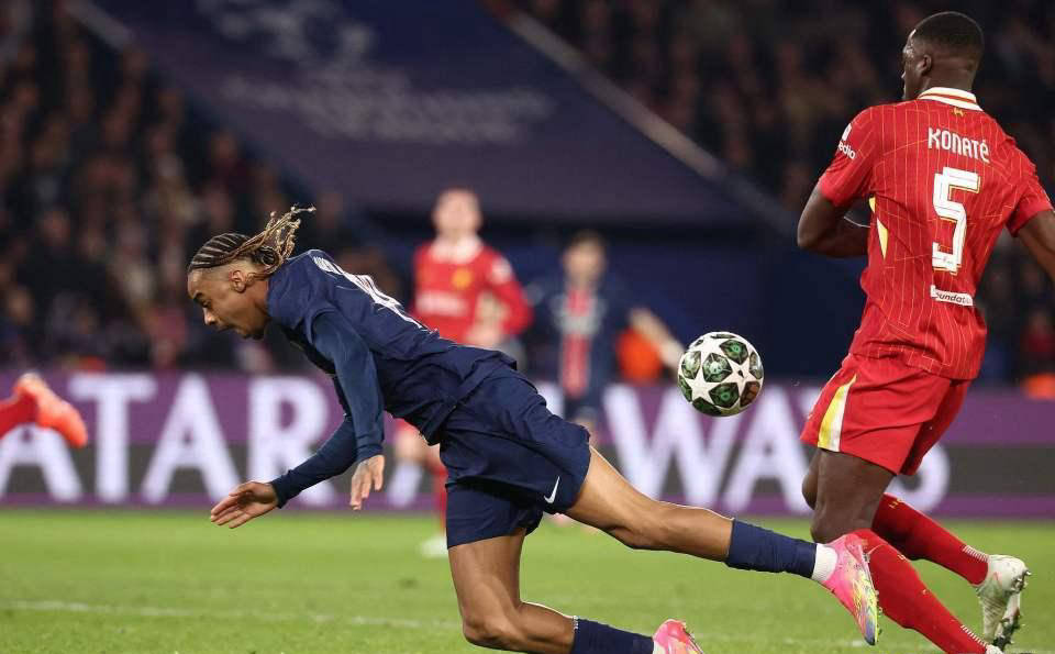 一场欧冠比赛因裁判判罚引发争议 一场欧冠比赛因裁判判罚引发争议