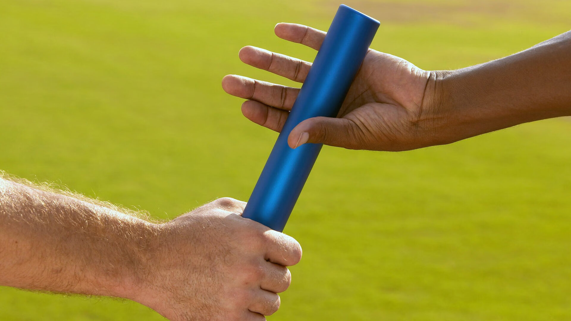 绿茵场与篮球馆的平行叙事,当德甲争冠战遇见灰熊斩落尼克斯