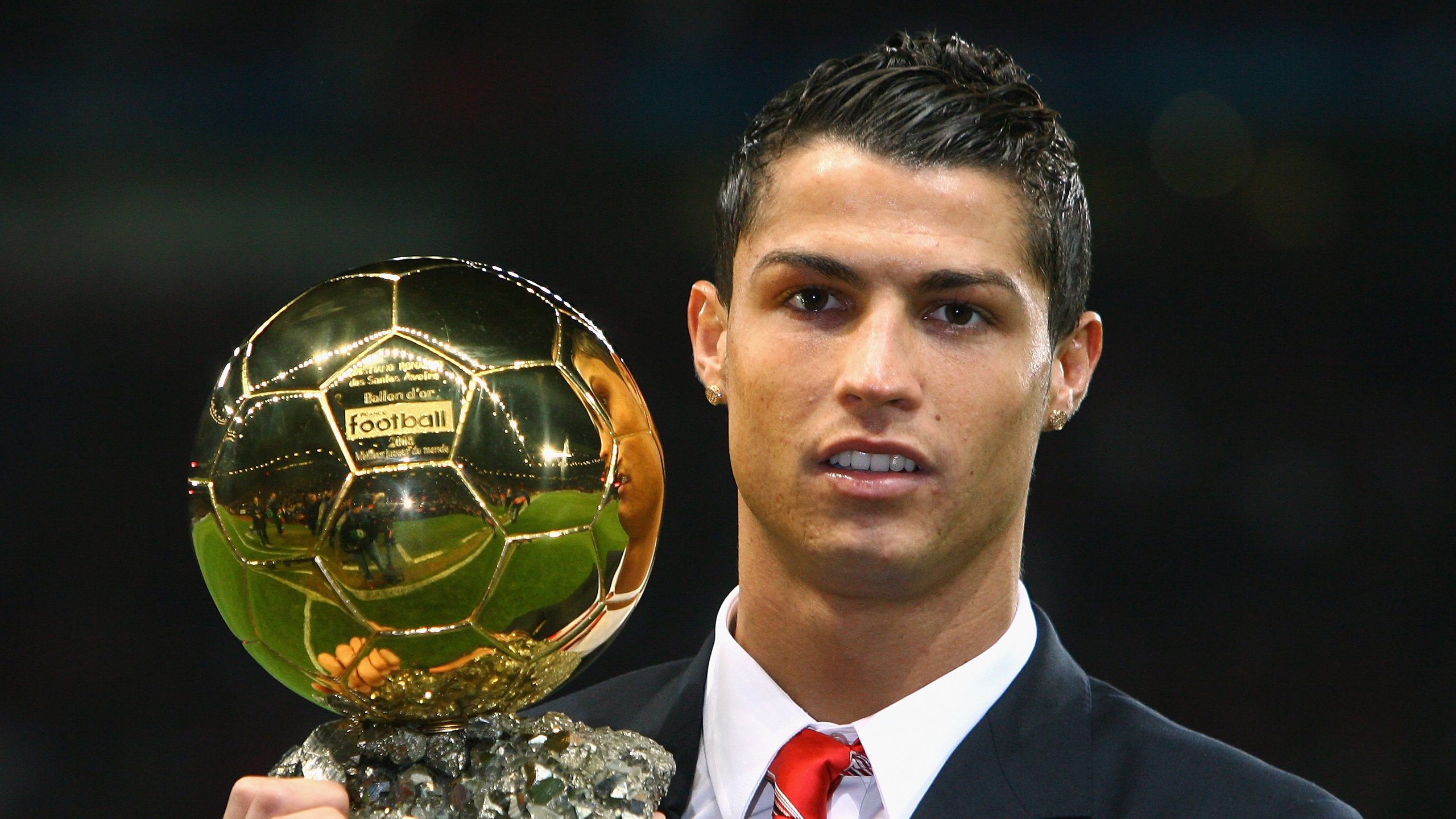 绿茵场上的东方对决,德国战车完胜泰国,郑思维刷新羽坛传奇