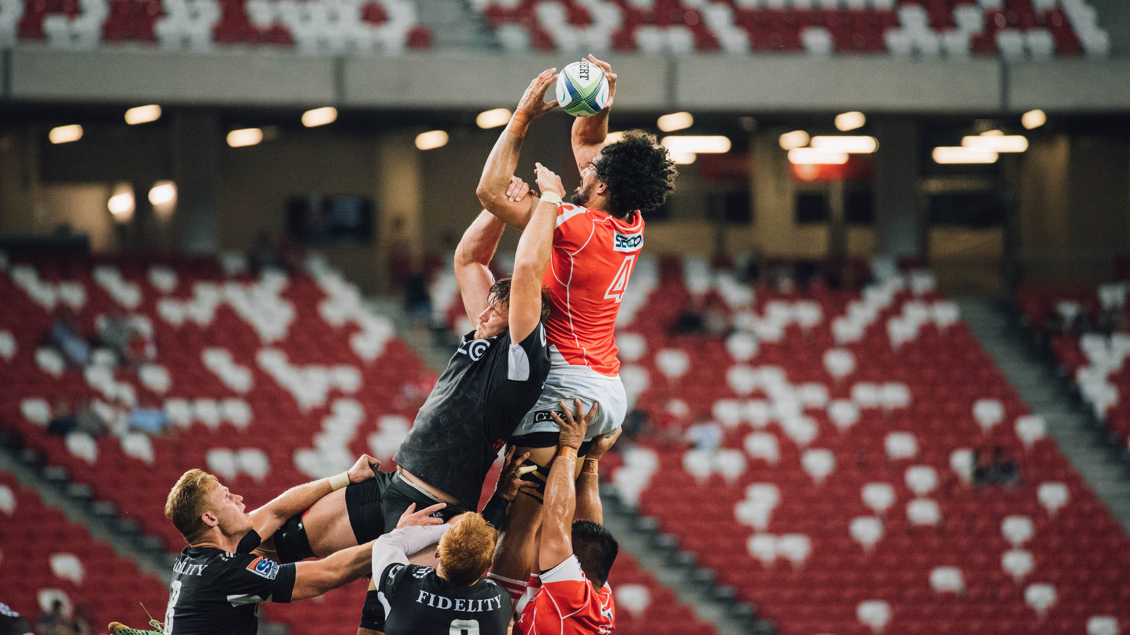 赛道上的王者之争，佩雷兹关键制胜，梅赛德斯完胜雷诺车队